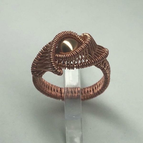 Wire wrapping ring with fine pearl. Copper wire wrapped ring. Bronze solitaire fine pearl. Coiled wire ring. Wrapped. Boho, handmade ring.