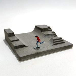 Mini parque de skate de concreto Half Pipe escala 1:64