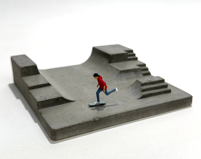 Mini Concrete Skate Park Half Pipe 1:64 Scale