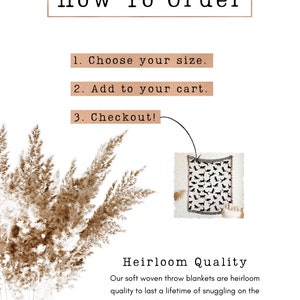 Pode incluir: Como encomendar um cobertor: escolha o seu tamanho, adicione ao carrinho e fa&ccedil;a o checkout. A imagem mostra um cobertor preto e branco com um padr&atilde;o de gato. O texto "Heirloom Quality" est&aacute; abaixo da imagem e descreve o cobertor como macio e tecido.