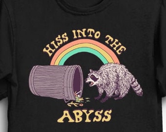 Hiss Into The Abyss T-Shirt - Funny Cool Tee Shirt Gift for Geek Animals Awesome 80s Retro Vintage Raccoon Trash Panda Scream Rainbow Angst