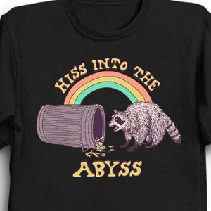Hiss Into The Abyss T-Shirt - Funny Cool Tee Shirt Gift for Geek Animals Awesome 80s Retro Vintage Raccoon Trash Panda Scream Rainbow Angst