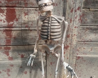 手彫りの骸骨マリオネット：リンデンウッド人形、チェコ製 - Etsy 日本