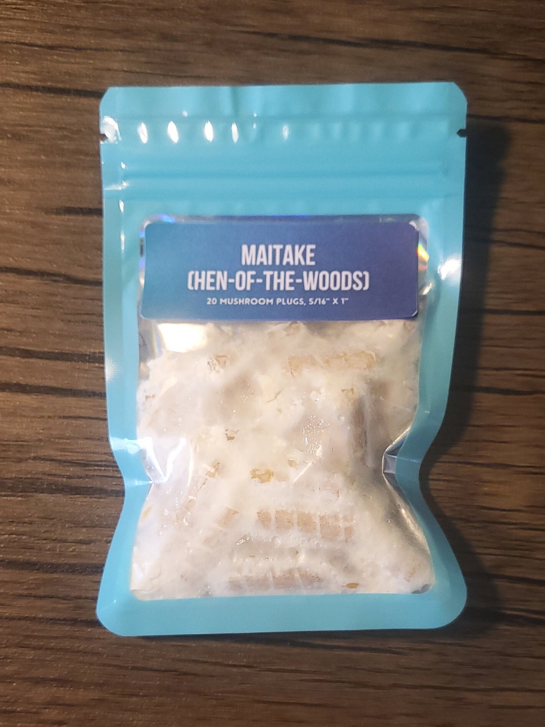 Maitake henofthewoods Spawn Plugs X20 for Growing Mushrooms on Hardwood Logs. Multiple