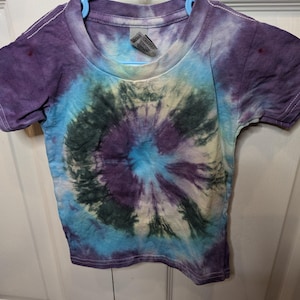 Handmade Tie-dye t-shirt for child, toddler tie-dye shirt, children tie dye shirt, tie-dye clothes size 3T green blue purple tie dye shirt