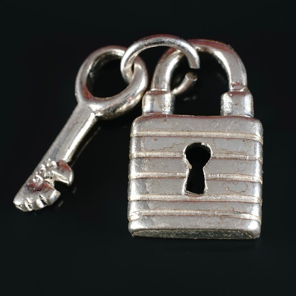 Lovely Vintage Sterling Silver Lock & Key Charm Pendant