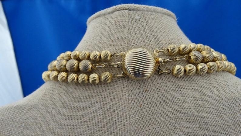 E1 Sarah Coventry Signed Necklace Choker Gold Tone Three Strand Metal Textured Beaded