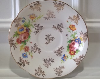 Royal Stuart Bone Chine Angleterre - Spencer Stevenson Saucer - Design avec des accents d'or