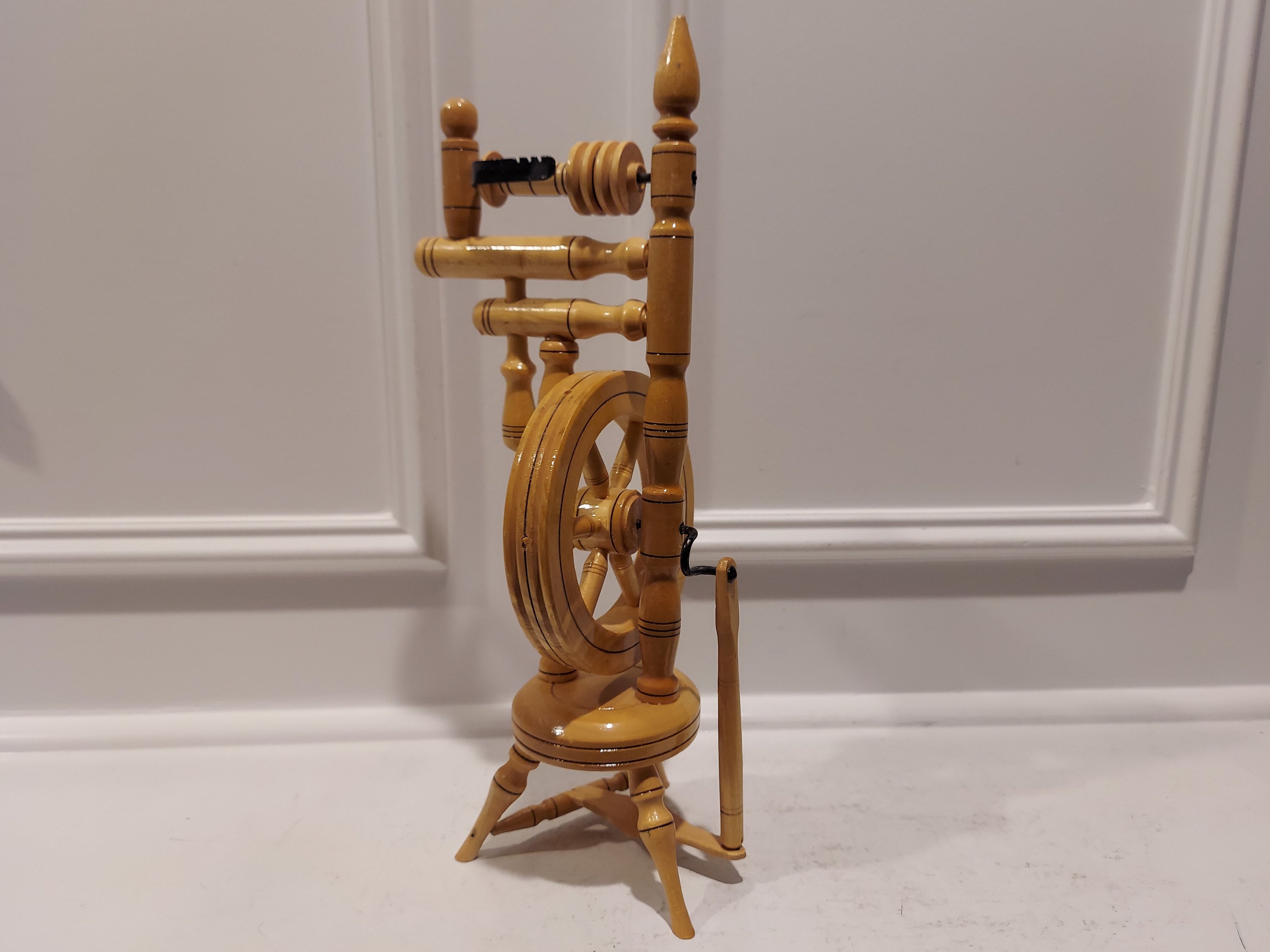 Vintage Spinning Wheel, Wooden Spinning Wheel, Handmade Spinning