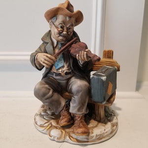 Violinist Porcelain Figurine - Collectible Fine Porcelain - High Level of Details - Made in Japan