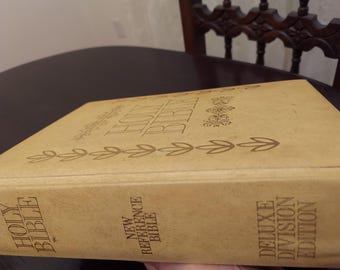 Holy Bible - King James Version - Deluxe Division Edition - New Reference Bible - Illustrated