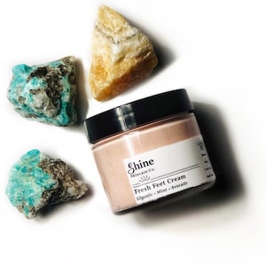 Crème glycolique pour les pieds à la menthe poivrée : lotion exfoliante naturelle pour les talons