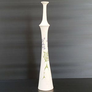 Vintage keramikvas med soliflor, signerad, 45 cm hög.