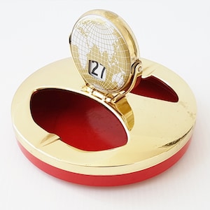 Ashtray perpetual calendar 1950&#39;s vintage gold metal and Red rockabilly 50s style 50&#39;s