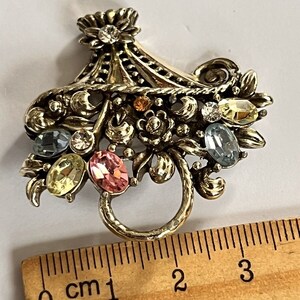 Vintage Flowers Basket Detailed Silver Tone Brooch