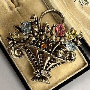 Vintage Flowers Basket Detailed Silver Tone Brooch