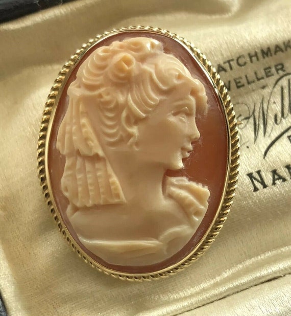 Vintage 9ct Gold Shell Carved Cameo Brooch - image 1