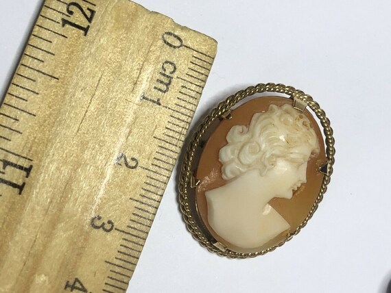 Vintage 9ct Gold Shell Carved Cameo Brooch - image 3