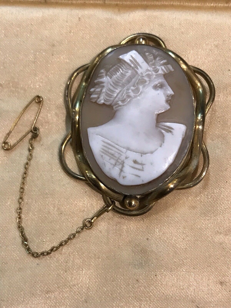 Antique Victorian Pinchbeck Cameo Brooch Safety Chain