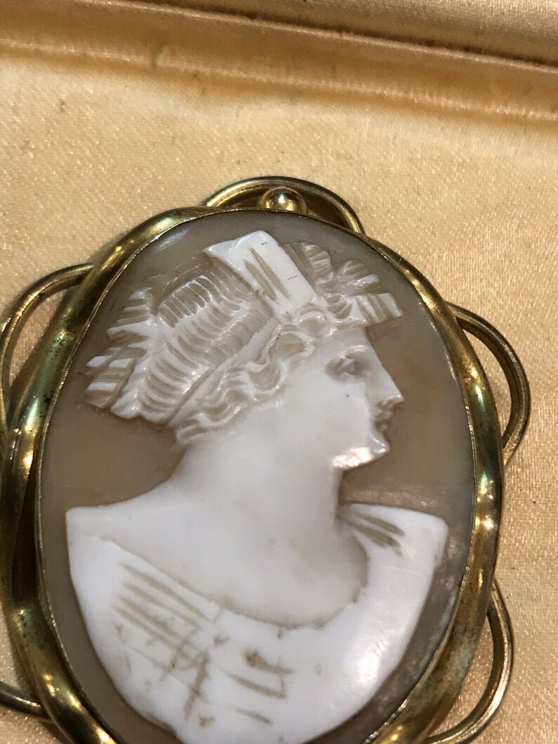 Antique Victorian Pinchbeck Cameo Brooch Safety Chain