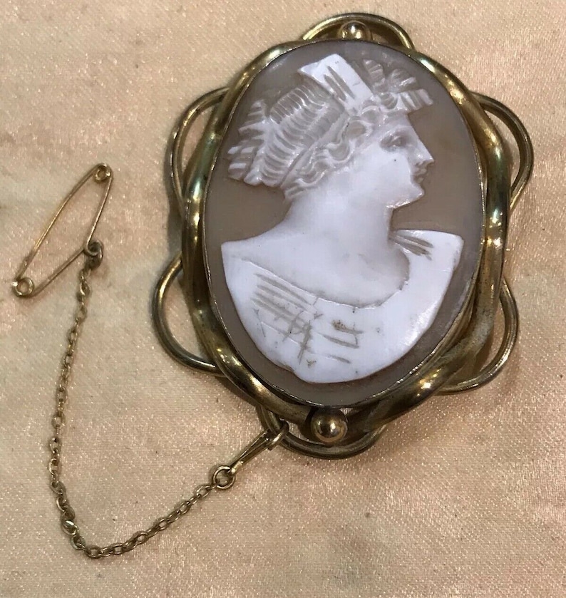 Antique Victorian Pinchbeck Cameo Brooch Safety Chain