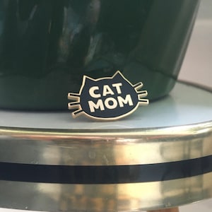 Cat Mom Enamel Pin Free Shipping no minimum image 1