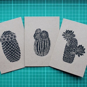 Zestaw kartek Trio of Flowering Cacti Lino Block Print - czarny na papierze Kraft z recyklingu