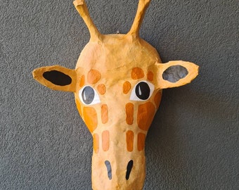 Tête de girafe en papier mâché, Cecilia. Créature de la savane, décoration murale colorée