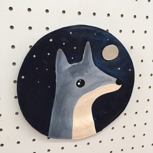 Paper mache wolf plate imagem 2