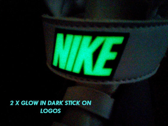 2 x Glow In The Dark Air Mag Stick On 