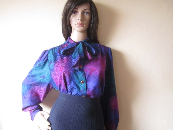 True Vintage 70s Pussy Bow Blouse 70s Macaw Model