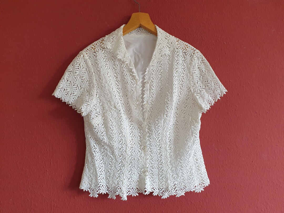 S/M | 1950s Cotton Blouse With Floral and Lace Print main image 1