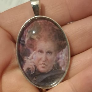 1.57&quot; x 1.25&quot; Oval Horror Movie Girlfriend Pendant: Winnie Sanderson