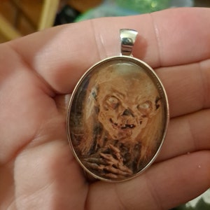 1.57&quot; x 1.25&quot; Oval Horror Movie Boyfriend Pendant: The Crypt Keeper