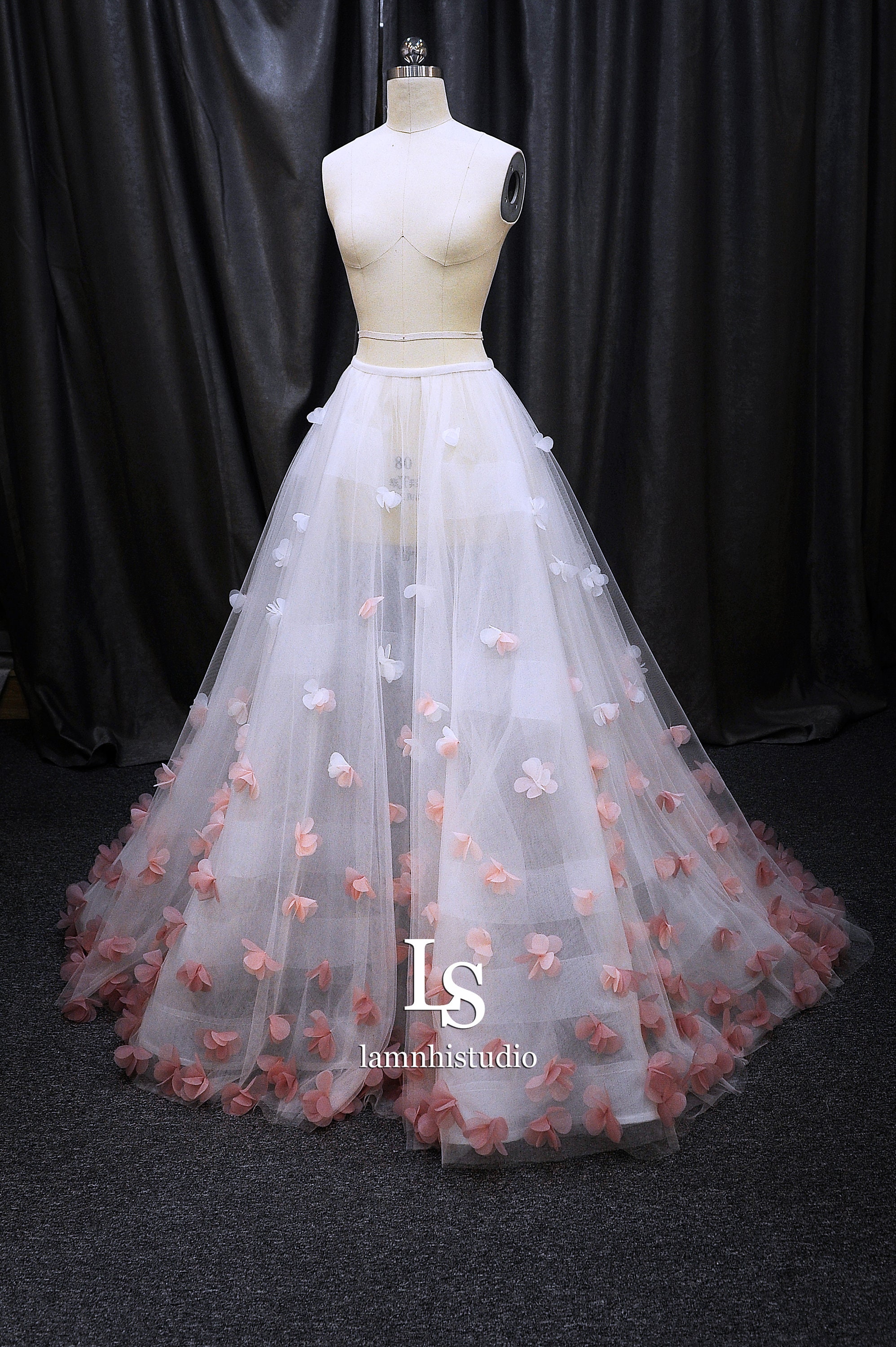 [ODDONEOUT] EMBO FLOWER LACE SKIRT /追跡付 romantic-flower-lace-tulle-