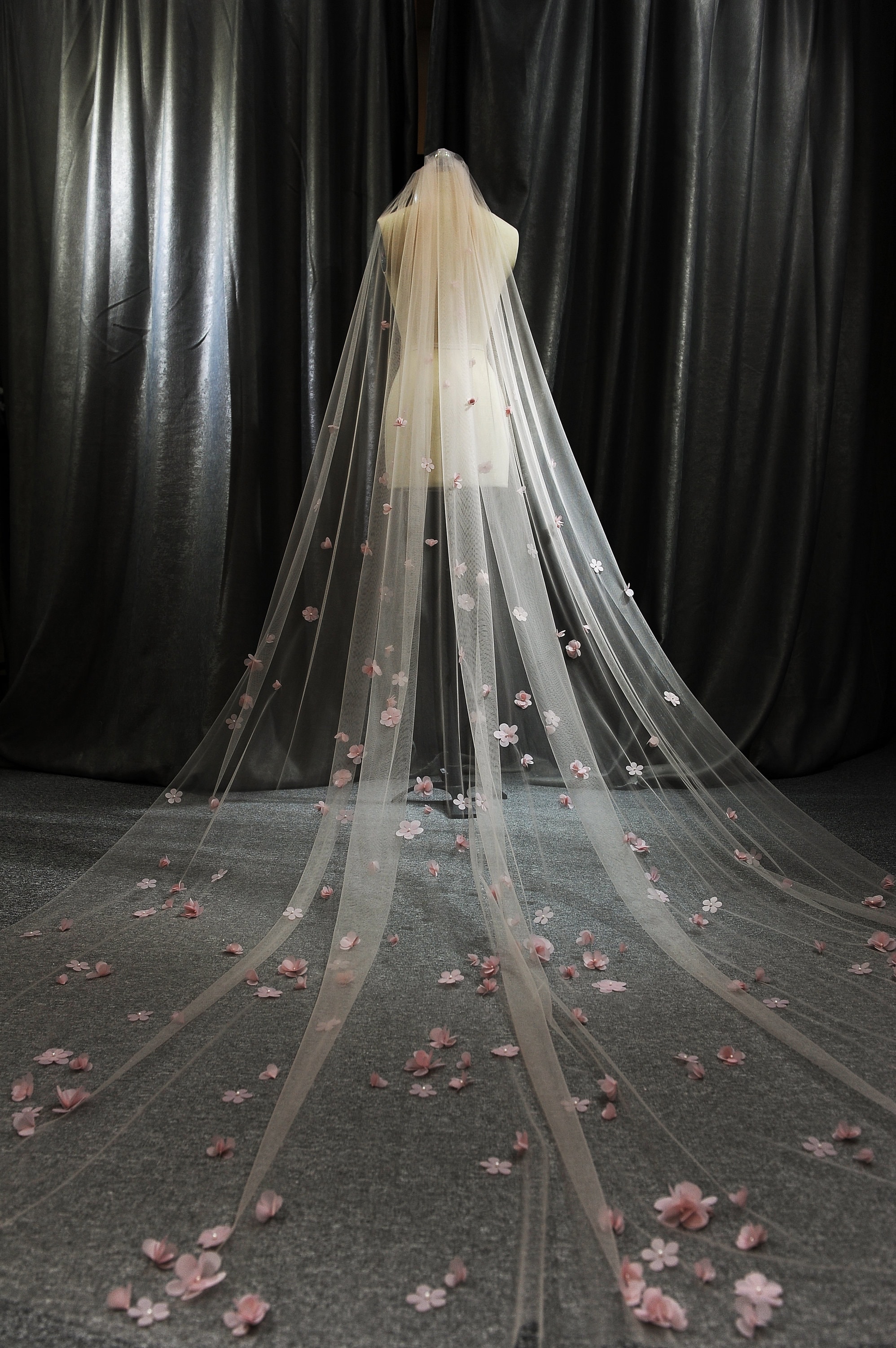 LS66 / Dusty Pink Floral Cathedral Veil: 3D Organza Flower Bridal Veil