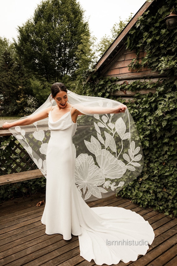 【C15261】VEIL 1.5 LESSON 01 Single Tier All Over Lace Floral Mid Veil | David's Bridal