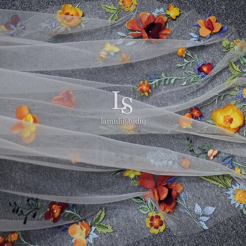 LS174 / Cape de mariée en dentelle brodée de fleurs : Voile de mariage Botanica 3D