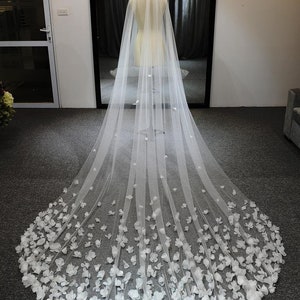 LS20 / 3D Flower Cathedral Wedding Veil: White Tulle, Organza Flowers