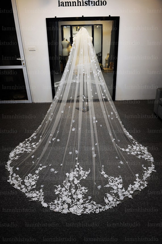 LS47 / Handmade 3D Flower Lace Cathedral Wedding Veil - 3  display picture 3