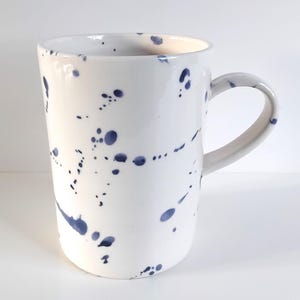 Taza extragrande azul antisalpicaduras
