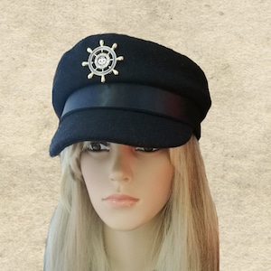 Captains Womens cap, Black newsboy hat, Black visor cap, Fashion winter cap, Womens winter cap, Black winter cap, Trendy baker cap