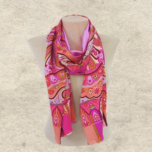 Boho Stoffschal: Leichter Satin-Schal mit ausgefransten Kanten