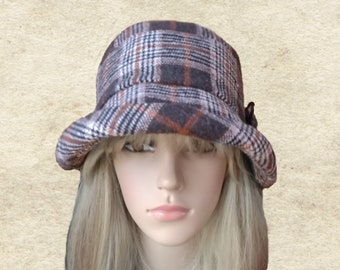 Chapéu Cloche Xadrez de Aba Larga: Acessório Elegante de Inverno