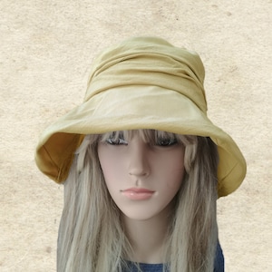 Summer Cloche Sun Hat: Women&#39;s Brimmed Polyester Hat (21-22 inches)