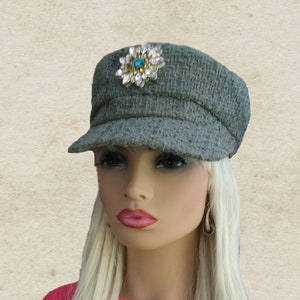 Women&#39;s Winter Newsboy Cap: Trendy Visor Hat with Jewel