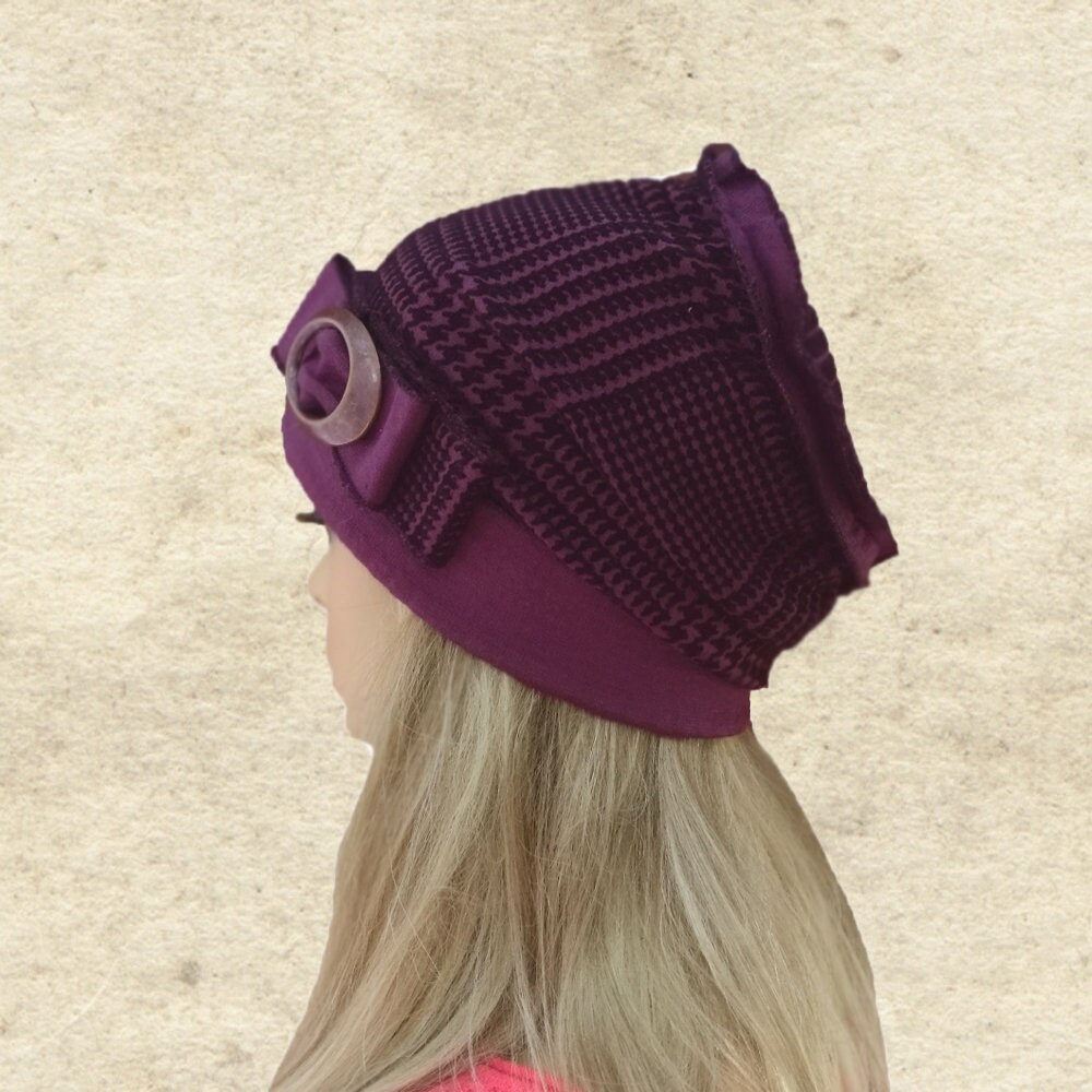 Burgundy Slouchy Beanie: Women display picture 1