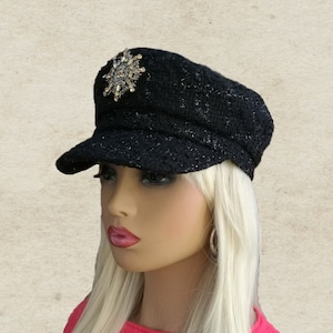 Black Newsboy Visor Cap: Women&#39;s Winter Accessory