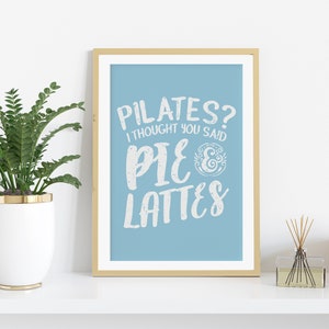 Pilates Studio Druck. Pilates Geschenk. Kuchen & Milchkaffee. Druckbare Kunst. Digitaler Download Pilates Poster Pilates Instruktor Deko Pilates Druck