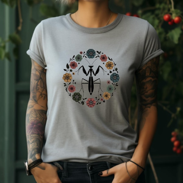 Mantis Shirt. Floral T-shirt. Flower Shirt. Insect Tee. Entomology Tee. Bug Shirt. Mantis Lover Tee. Nature Shirt. Insect Gift